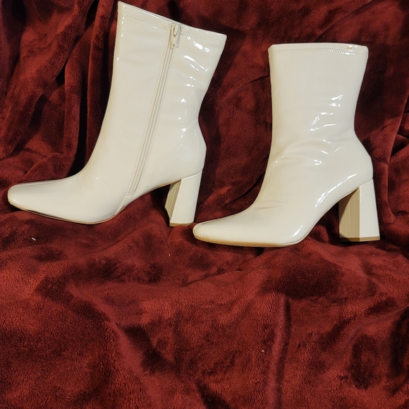 NIB MID CALF GO GO BOOTS Patent Leather Block Heel Side Zip Size 9 - Picture 2 of 12